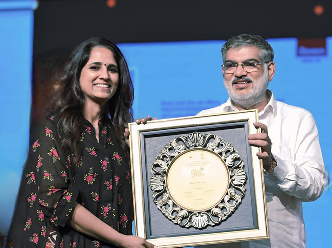 Radha Patel receiving Gaurav Puraskar